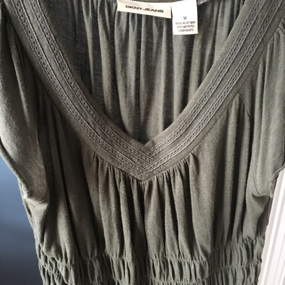 DKNY Stretchy Top - So flattering! - Picture 7 of 8